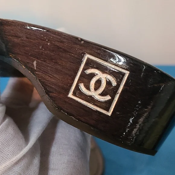 Chanel 2004 Collection Slides - Picture 14 of 14